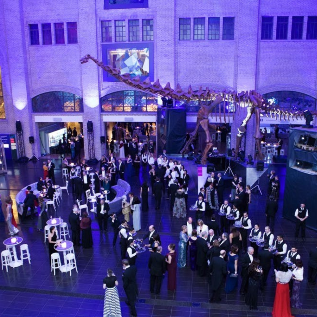 This spectacular four-storey sky-lit atrium is perfect for mixing and mingling