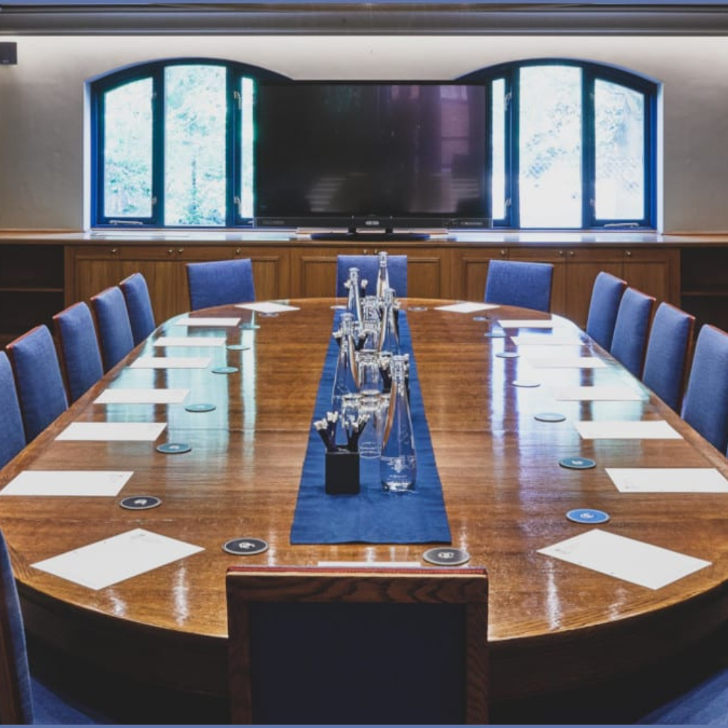 A stand alone serviced office suite offering a traditional Boardroom and a contemporary meeting room.