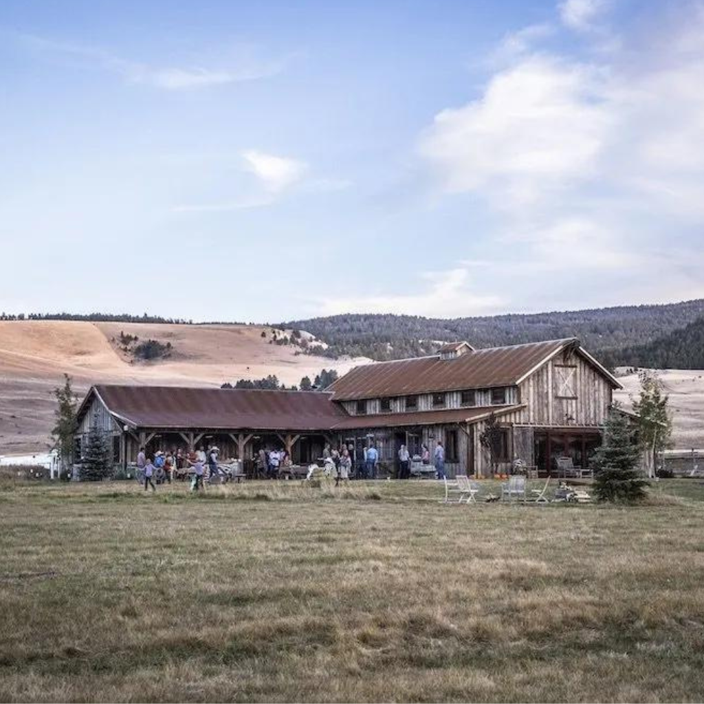 From the 2,700 sq. ft. Great Hall to the surrounding flagstone and manicured lawn, the Buckle Barn is our most versatile year-round venue