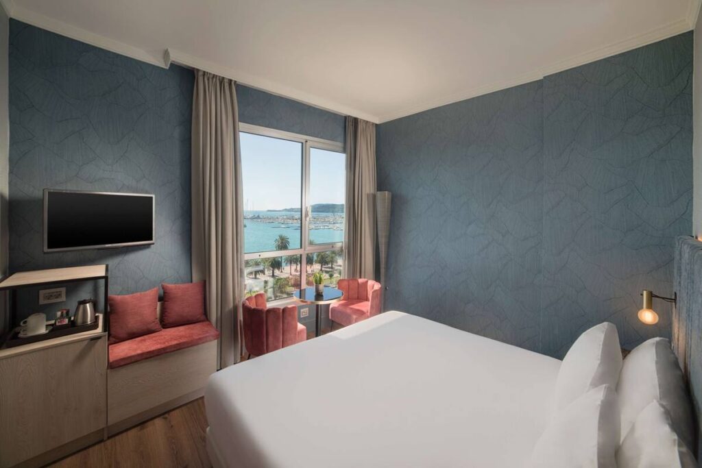 Superior Room with View